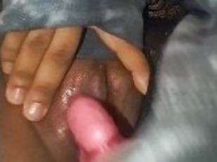 Hot chick orgasms from pussy rubbing