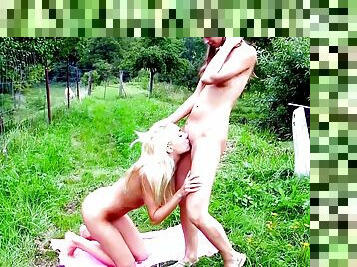 gros-nichons, vieux, orgasme, en-plein-air, public, chatte-pussy, écolière, maigre, amateur, lesbienne