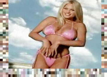 Suzanne Stokes the Playmate of the Month February 2000