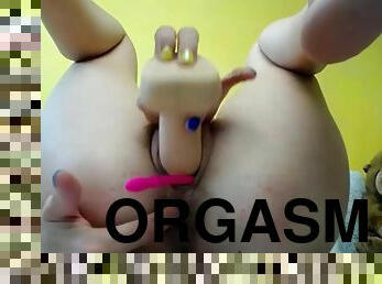 Perfect Big Tits Model Masturbates To Squirting Orgasm On Webcam