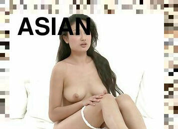 Masturbating Asian teen gets off with her vibrator