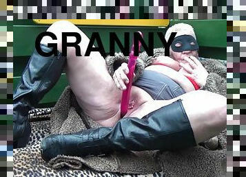 Short hair granny with nice ass enjoying massive toy
