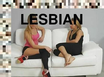 Lesbian facesit