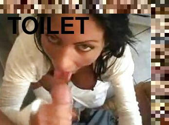 gros-nichons, babes, fellation, ejaculation-sur-le-corps, énorme-bite, maison, point-de-vue, petite-amie, ejaculation, toilette