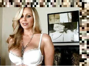 Blonde MILF Julia Ann Stretching Her Pussy With a Sex Toy