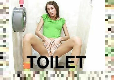 Naughty and awesome solo teen toy fucks her muff warmly in the toilet