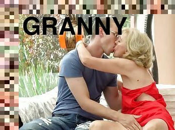 Smalltit euro granny pussylicked and slammed