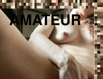 cul, gros-nichons, masturbation, giclée, amateur, solo, brunette, petits-seins