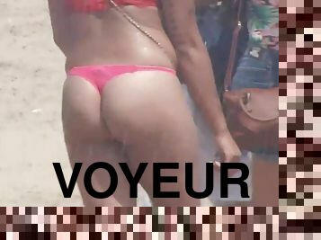 Big-bottomed babe in pink bikini voyeur video