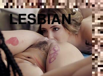 Hippie lesbians Aaliyah Hadid and Jane Wilde make me horny!