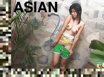 Asian washing her beautiful pussy at the outdoor shower