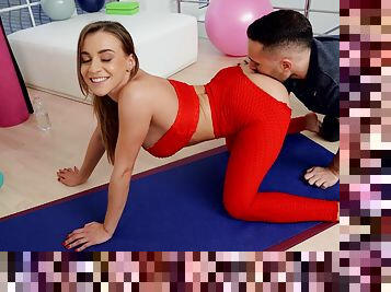 Sporty babe bends ass for the personal trainer's massive dick