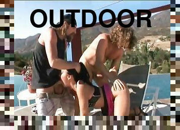 Outdoors mmf threesome action with a gorgeous brunette sex bomb
