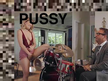 Hot blondie bares pussy to please a well-hung drummer