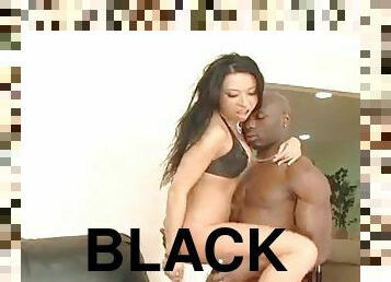 Spectacular Soolin Kelter Has Interracial Sex With Black Dude