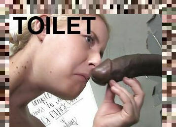Spectacular Amatuer Cindee Gets A Facial Cumshot In A Toilet