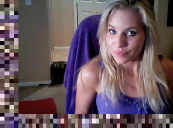 Lovely blonde girl shows off her nice boobs in webcam show