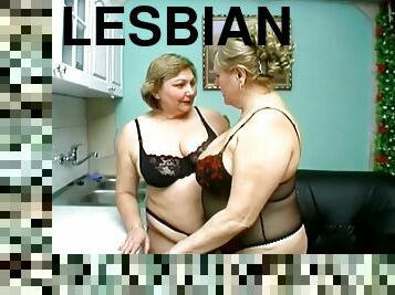 Anna and Yolanda make out and lick each other's cunts in lesbian scene