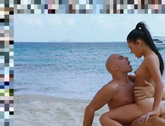 Spic Sugar Baby Satisfies her Daddy on Vacation