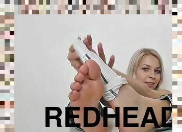 Redhead babe Samatha sexy feet and legs show