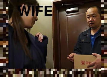 Bored wife seduces a deliveryman for a sexual experience