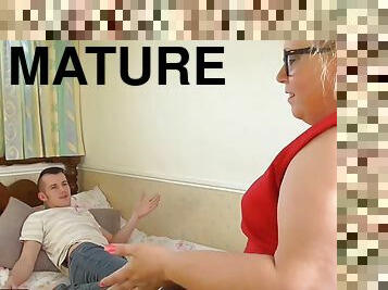 Youngster Sam Bourne has no money to pay so he has to fuck bbw mature