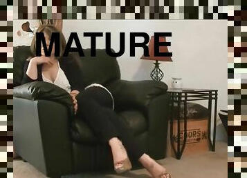 Mature woman feet