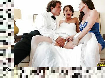 Diamond Foxx, Evelin Stone and Robby Echo in a pre-wedding threeway