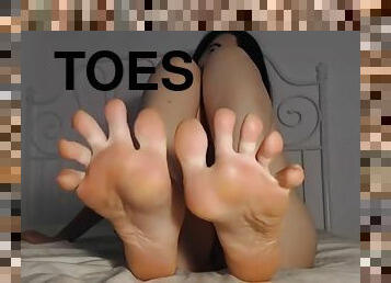 Hot babe with pedicured toes gives you a yummy footjob