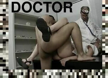 Slut fucked by the doctor and her man and collects their cum