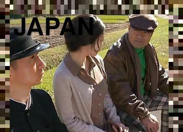 Japanese milf gets fucked in the fields in reality video