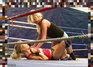 Michelle Moist and Laura Crystal having wild sex on the ring