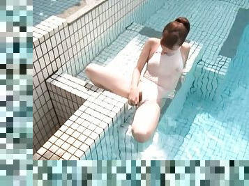 Horny Solo Model Masturbates Pussy Passionately In A Pool