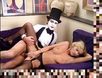 Mime fucks beautiful retro porn girl