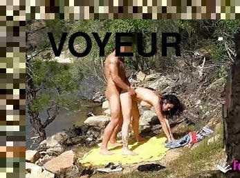 VOYEUR FUCK: Filming an amateur couple outdoors!