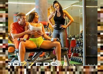 BRAZZERS - Danny Helps La Paisita Oficial With The Gym Equipment, Leading To A Public Blowjob & Sex