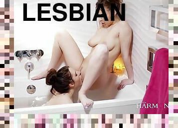 Lesbians Squirting in the tub