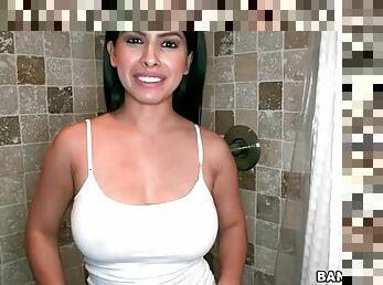 Latina Layla Rose takes a sexy shower