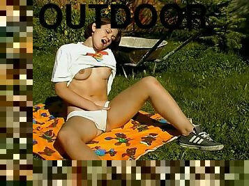 Outdoors solo masturbation shoot with vixenish brunette teen