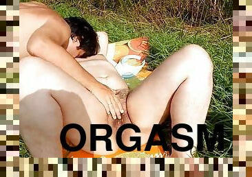 Orgasm hairy mature outdoor