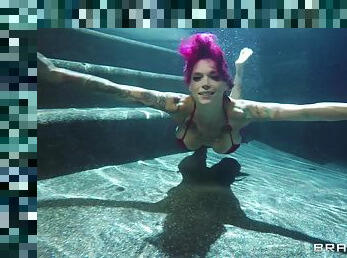 Anna Bell Peaks swimming in the pool, getting fucked and cummed on the ass