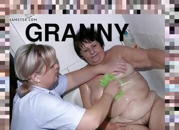 Oldnanny capturing granny while taking a bath