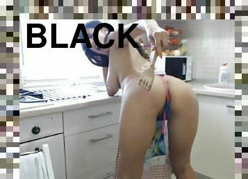 Stunning Blackhaired Hoochie Hot Webcam Show