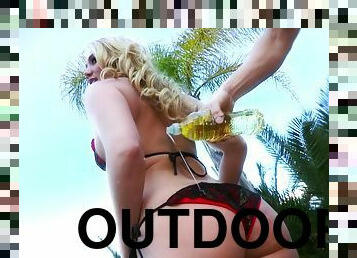 Big ass chick AJ Applegate in a outdoor blowjob and anal video