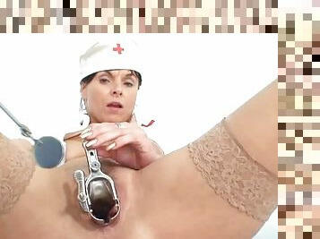 Nurse pisses and uses speculum