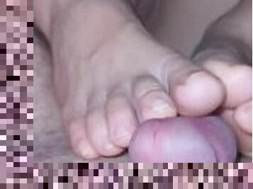 Footjob cum on feet footfetish