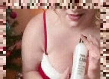 Amateur BBW Laura Leslie Rubs Cum Lube On Natural Tits