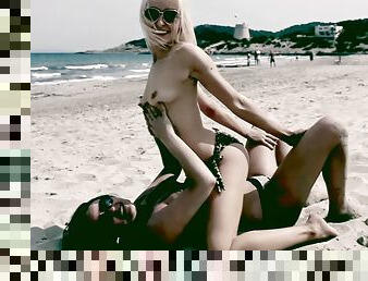 Outdoor group dicking on the beach with Leandra & Chervana Chianti
