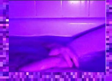 Relaxe Dans le bain avec de la musique mais j'arrive pas à bander ????