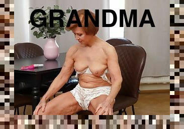 72 year old grandma Romana fucks herself